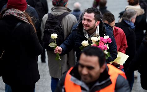 Germany Refugees Hand Out Flowers To Women In Protest Against New Years Eve Mass Sex Attacks