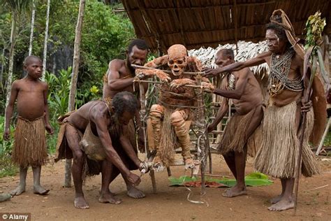 The Smoked Corpses Of Papua New Guinea Tribe Pays Respect To The Dead