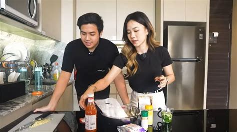 Momen Jerome Polin Masak Bareng Jessica Jane Kenakan Helm Saat Bikin Cimol Dan Cireng