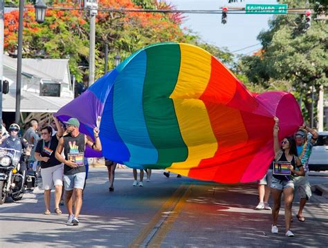 Acusan A Cuatro Jóvenes Por Agredir A Pareja Gay En Miami Beach El