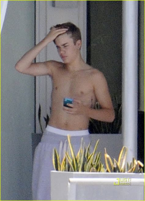 Justin Bieber Shirtless Time In Miami Photo 2565582 Justin Bieber