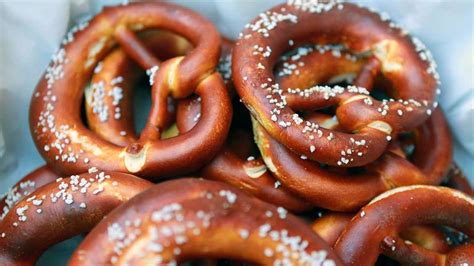 10 Totally Twisted Pretzel Facts Howstuffworks
