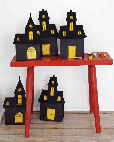 Arrange some of these diy decorations in the windows of your home to add to your halloween house decorations. Spooky Indoor Halloween Decoration Ideas - Festival Around ...