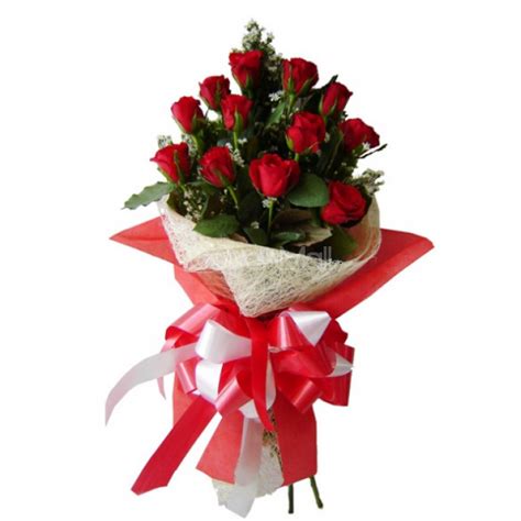 Bold red rose flowers, stunning arrangements, modern designs, and fresh red rose bouquets are all waiting to let them know you care. 12 Red Roses in a Bouquet