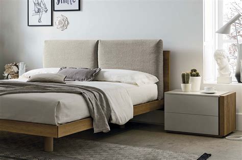 Stupenda camera da letto moderna in cui il legno diventa un espediente espressivo. Capitol | Camere da letto moderne | Mobili Sparaco