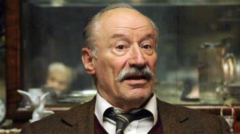 Victor rebengiuc (născut pe 10 februarie 1933) este un premiat actor de film și teatru, cunoscut, de asemena, și ca activist social civil. Ce surpriza la implinirea a 84 de ani pentru actorul ...