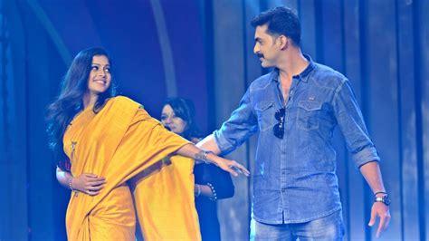 The show opens with a song sung by tomy, 2 and usually closes with a song sung by her along with the guests. Onnum Onnum Moonu Season 2 I Anusree & Reyjan I Mazhavil ...
