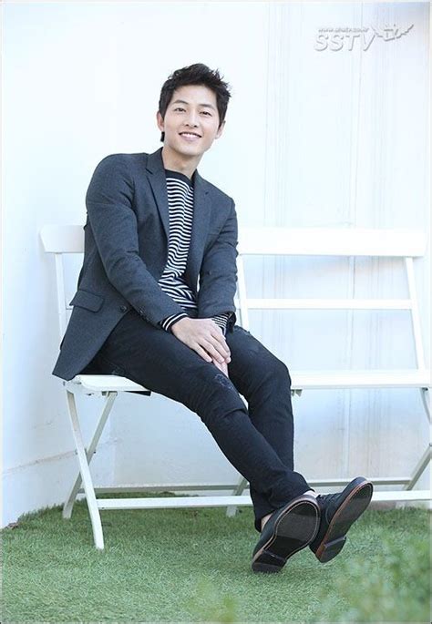On the morning of may 26, song joong ki held his discharge ceremony in his first official appearance in front of his fans and the press. 송중기 Song Joong Ki's military discharge in just 38 days!