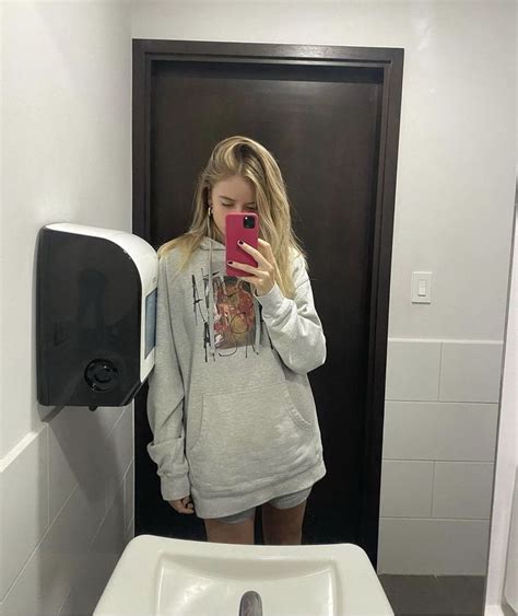 Chill Mirror Selfie Of Blond Girl Aesthetic Blonde Girl Mirror Selfie Girl
