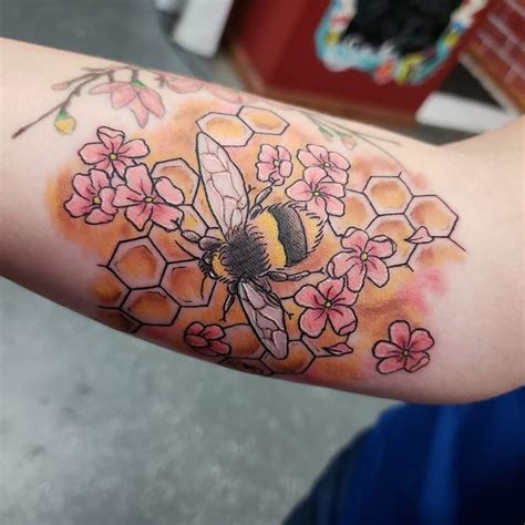 Https://tommynaija.com/tattoo/bee Honeycomb Tattoo Flower Design