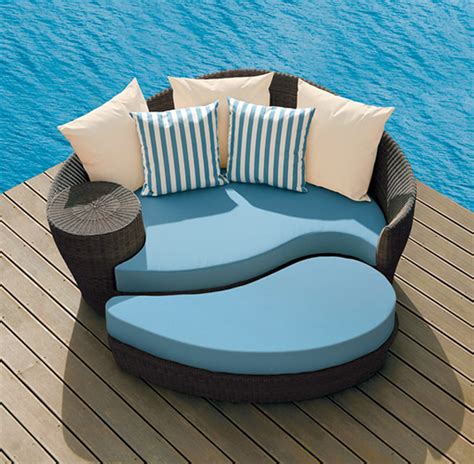 Modern Outdoor Furniture For Beautiful Yard Allarchitecturedesigns