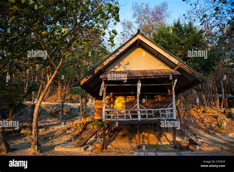 Cabin Hut Coast Ao Thian Hi Res Stock Photography And Images Alamy