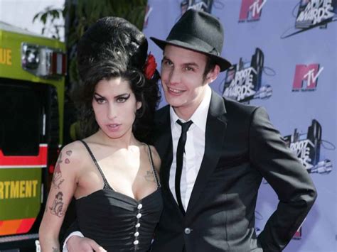 Amy Winehouse Una Trágica Historia De Amor Vinil Tv