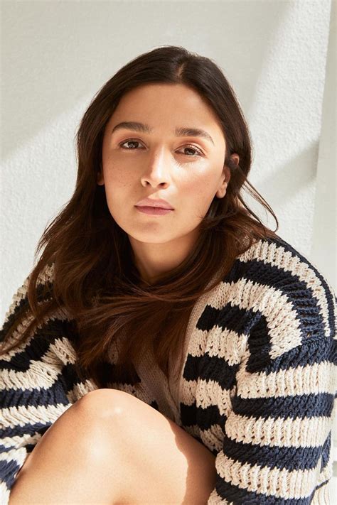 6 Steps To Alia Bhatts Barely There No Makeup Makeup Look Vogue India