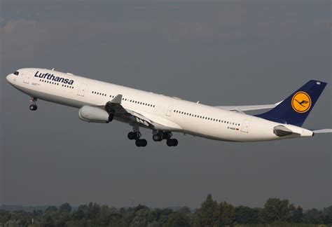 Lufthansa Airbus A340 Widebody Aircraft Parade