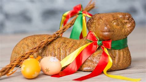 Slovo pomlázka vzniklo pravděpodobně od slova pomladit a šlehání dívek symbolizuje předání svěžesti a pružnosti, síly a. Velikonoce 2020: volné dny, velikonoční tradice, tvoření i ...