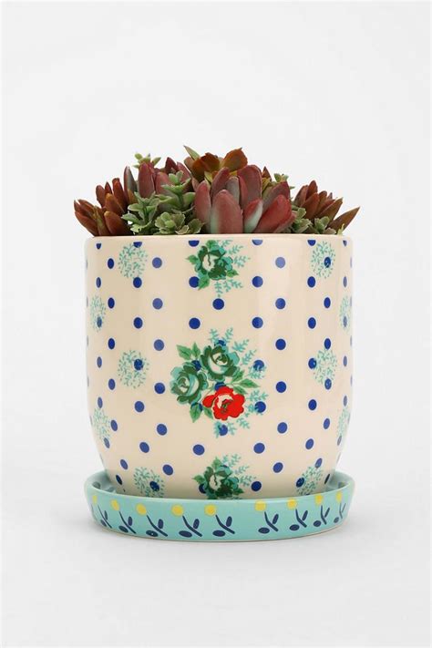 Pokemon are fictitious creatures having unique powers, commanded by their owners. Plum & Bow Floral Pattern Planter | Floreros de cristal ...