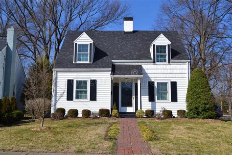 White Suburban Cottage Home On A Beautiful Day Affiliate Cottage