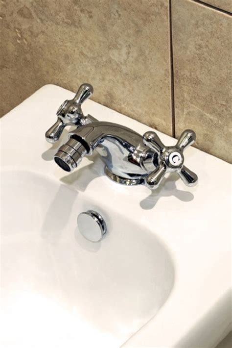 Looking for a good deal on retro bathroom faucets? Bathroom Faucets 27: Retro Faucet Retro style chrome ...