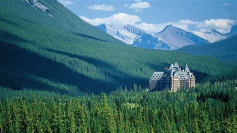 World Famous Fairmont Banff Springs Hotel Extravaganzi
