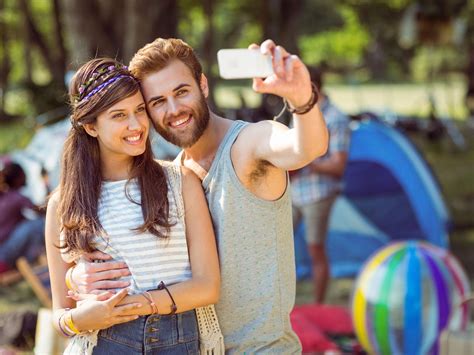 People Who Take Selfies All The Time May Not Make Good Partners Study