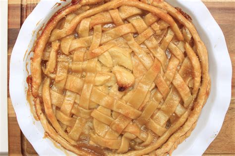 How To Make A Lattice Topped Apple Pie Life Between Weekends