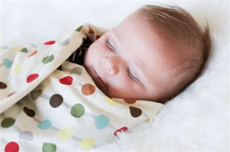 When To Stop Swaddling Your Baby And How To Transition The First Time