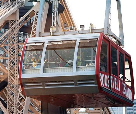 Un promoteur de new york propose de construire un téléphérique urbain entre brooklyn et manhattan pour contrer la congestion croissante des lignes de métro qui mènent vers le centre de new york. Téléphérique Manhattan / Roosevelt Island | Telepherique ...