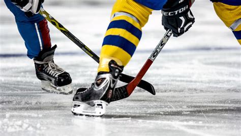 Hokej na lodzie jest jedną z odmian hokeja. Dla hokeistów GKS Tychy ważny jest sprzęt i... ekspres do ...