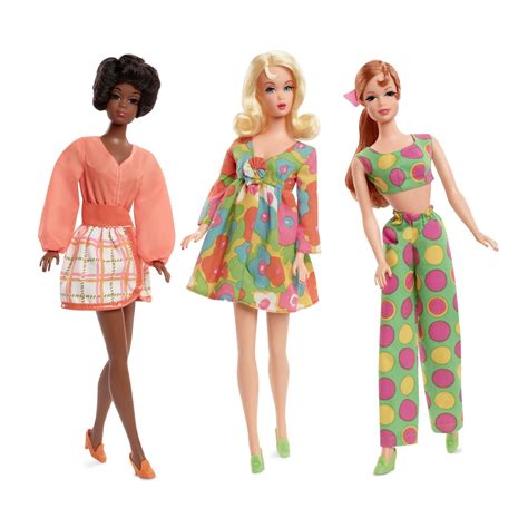 Barbie Mod Friends T Set With 3 Dolls In Retro Looks