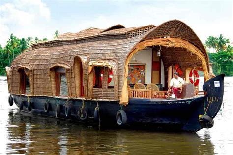 Know Beauty Of Amazing Kerala Houseboats
