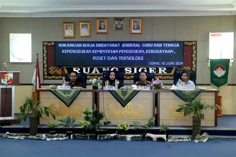 Plh Plt Asisten Administrasi Umum Setdakab Lampung Utara Menerima