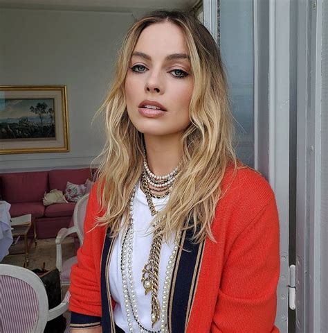 She graduated from somerset college in mudgeeraba, queensland, australia, a suburb in the. MARGOT ROBBIE at a Photoshoot, 2019 - HawtCelebs