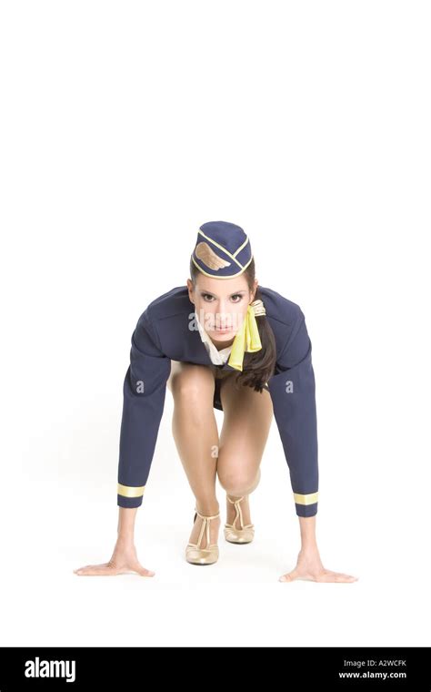 Junge Stewardess In Retro Kleidung Der Fünfziger Jahre Flugbegleiterin Service