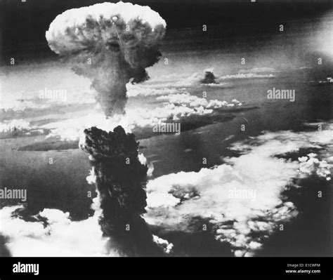 Cloud A Fungo Della Bomba Atomica Esplose Su Nagasaki In Giappone Il