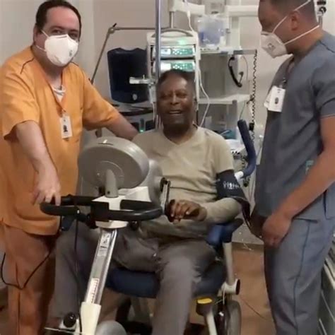 Brazil Soccer Legend Pele Leaves Hospital Undergoing Chemotherapy Reuters