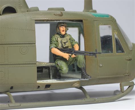 Us Helicopter Gunner Crew Uh1 Huey Oh6a Cayuse Ch47 Chinook Vietna