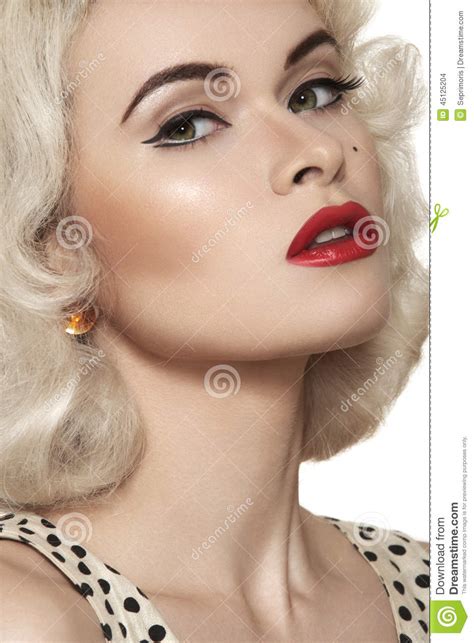 Retro 50s Old Fashioned Pin Up Model Red Lips Make Up Blond Curly