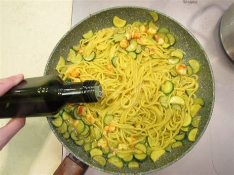 Ricetta Linguine Gamberetti Zucchine E Zafferano La Ricetta Di