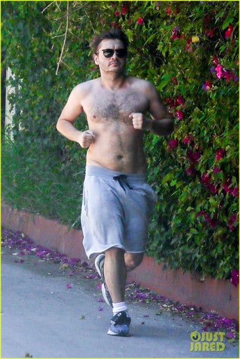 Photo Emile Hirsch Goes For Shirtless Jog Beverly Hills 01 Photo