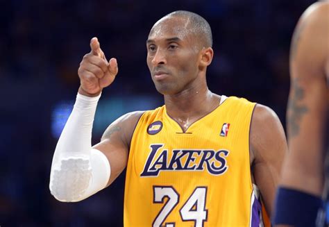 Basketball legend kobe bryant was one of 9 people who died when a helicopter crashed on a hillside in calabasas kobe bryant's silhouette was projected on the side of the los angeles times building. Kaum ist Kobe tot, streicht Akademie seinen Namen! | Dunav.at