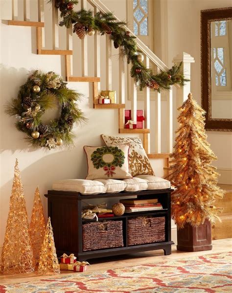 23 Welcoming And Cozy Christmas Entryway Décor Ideas Digsdigs