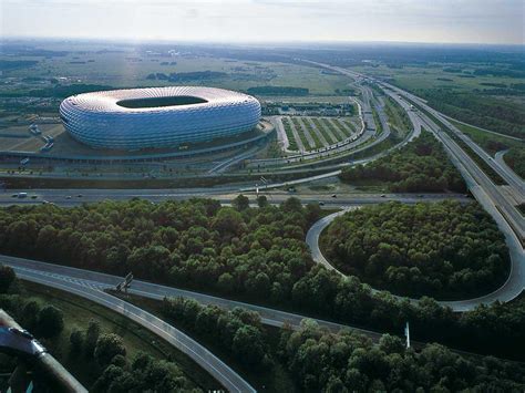The allianz arena has a total capacity of 69,901 with standing and 66,000 seats (including executive boxes and business seats). The Allianz Arena in Munich - DETAIL inspiration