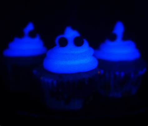 The Inspired Creative One Day 3 Glow In The Dark Ghosts Cupcakes