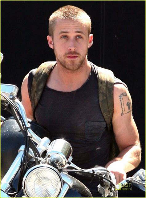 Ryan Gosling Is A Muscle Man Photo 2106312 Ryan Gosling Photos Just Jared Entertainment News