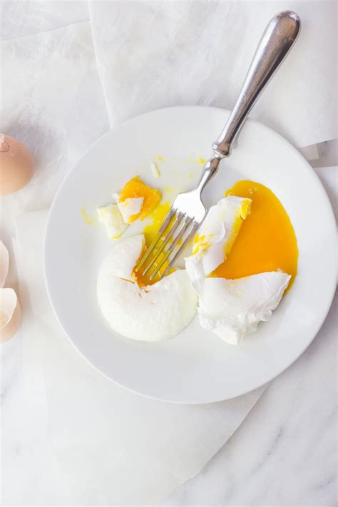 4 Ways To Perfectly Poach An Egg Wholefully
