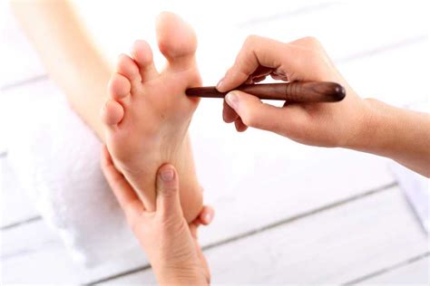4 titik refleksi kaki and cara memijat yang benar doktersehat