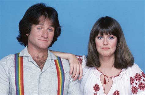 Mork And Mindy Star Says Robin Williams Flashed Humped Bumped Grabbed Her On Set