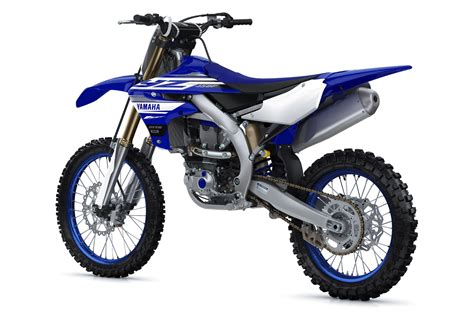 With major updates to the chassis, suspension, engine and aesthetics, yamaha's latest release leaves previous models in its wake and if history serves correctly. 2019 Yamaha YZ450F Review | 10 Fast Facts