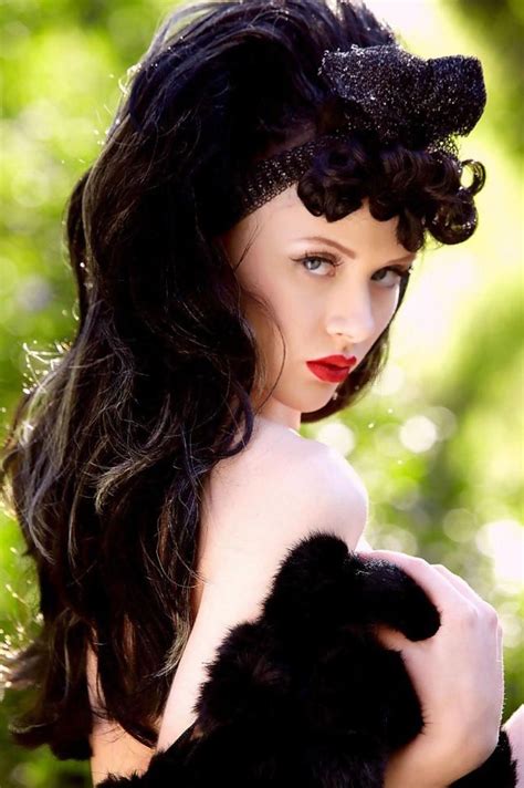 Goth Glamour in 2020 | Miss mosh, Vintage glamour, Glamour